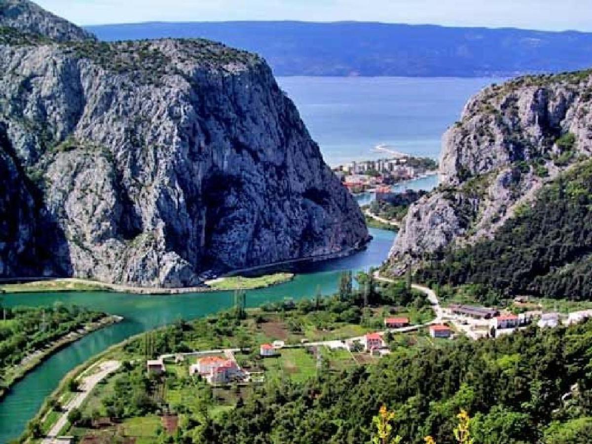 Apartment Sreta Omiš Exterior foto