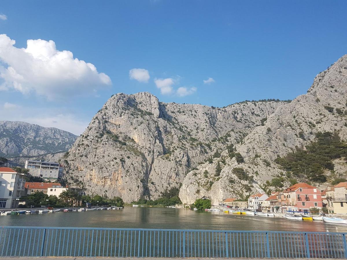 Apartment Sreta Omiš Exterior foto